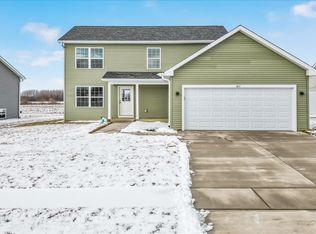 611 Apple Valley Rd, Harvard, IL 60033