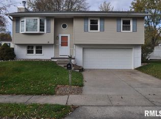 6314 N Hazelwood Ave, Davenport, IA 52806