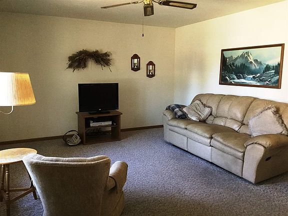2nd image of 525 Poppy Dr