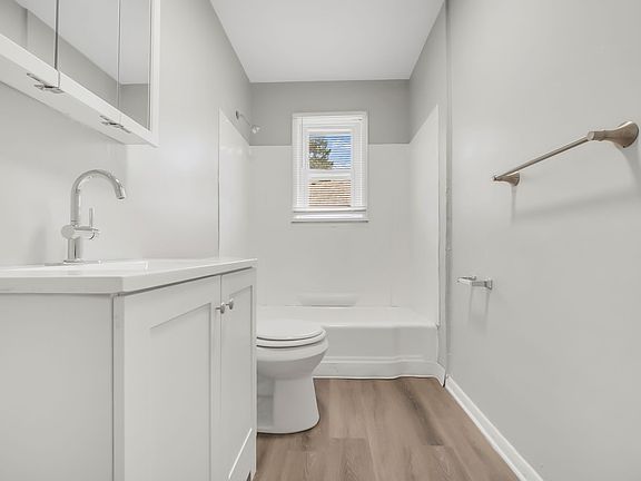 4th image of 3690 E 139th St APT 2