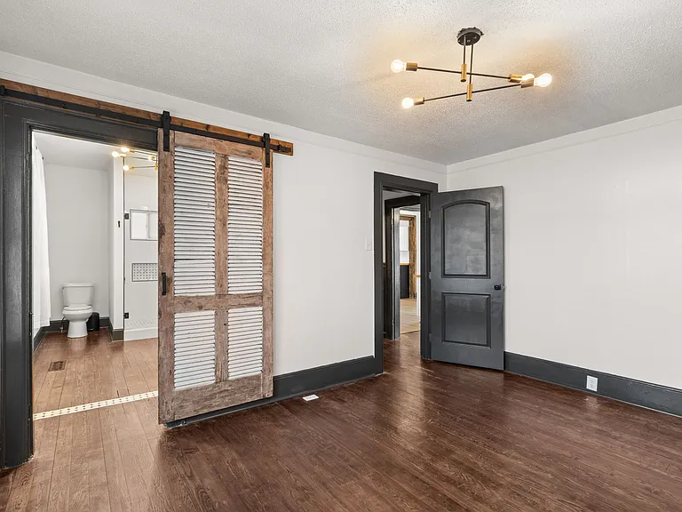 4910 Saint Elmo Ave — Photo 13