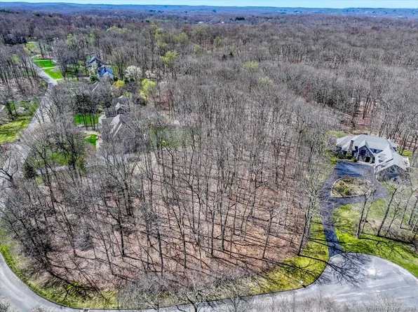 25 Canterbury Lane, Newtown, CT 06482