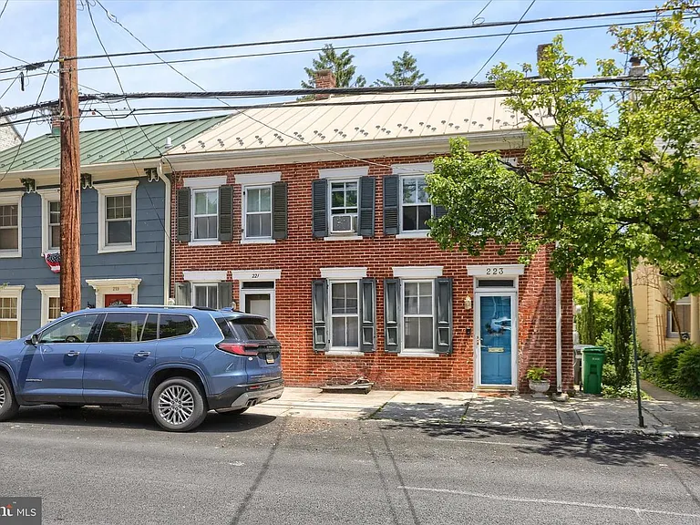 223 S Pitt St — Photo 1