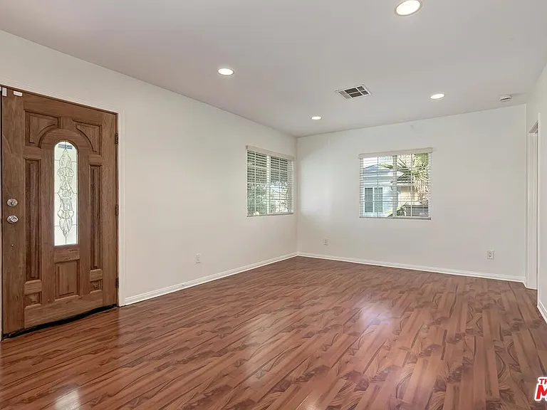 17322 Martha St — Photo 4