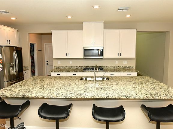 4th image of 7535 Ardenno St