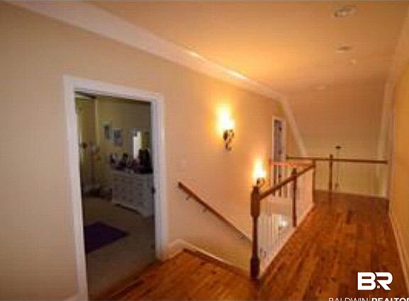 2nd image of 61 Hawthorne Pl