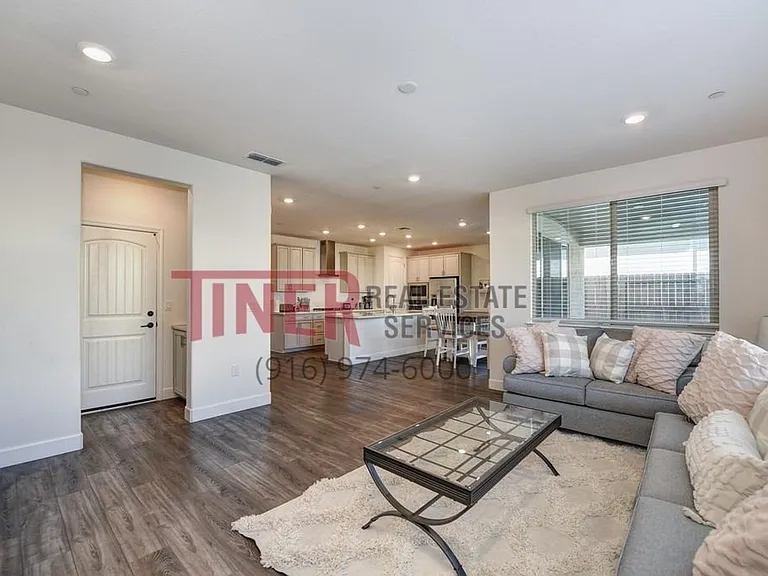 4016 Setucket St — Photo 6