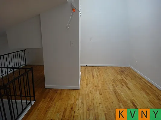 Rented by KVNY Soho | media 31