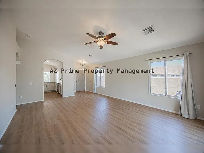 1710 E Oakland St — Photo 6