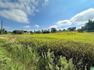 3910 Smith River Rd, Sioux City, IA 51108