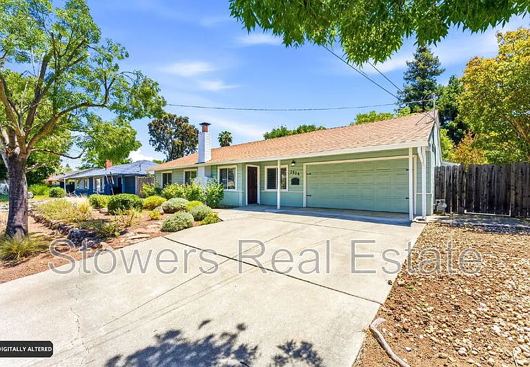 1574 Alpine Dr — Photo 2