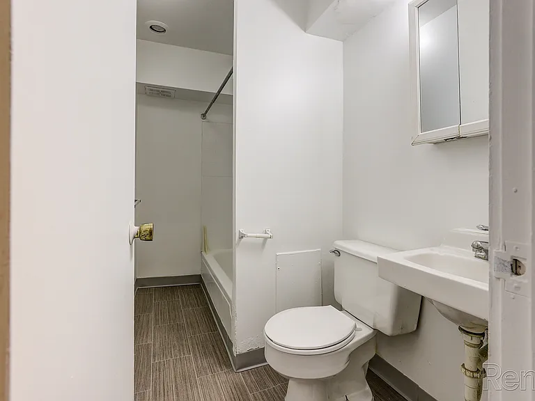Capital Manor Apartments — Photo 8