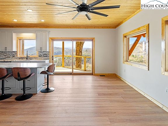 3rd image of 330 Maplewood Circle