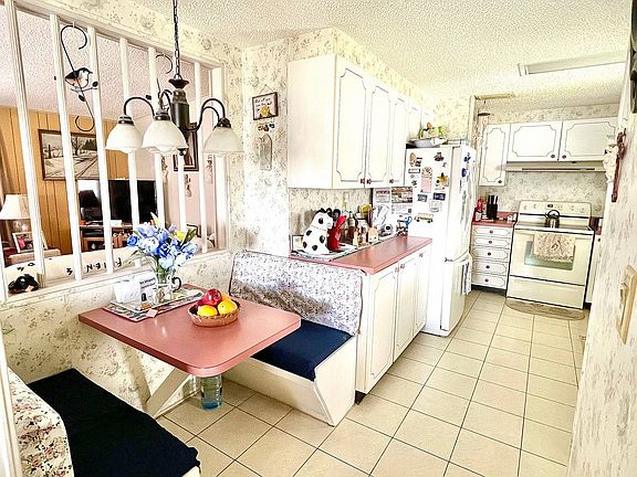 3rd image of 1705 Douglas Ave #2