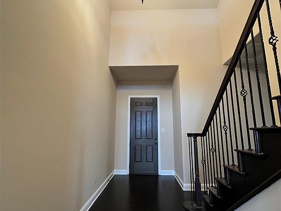 3rd image of 3826 Hyde Park Dr