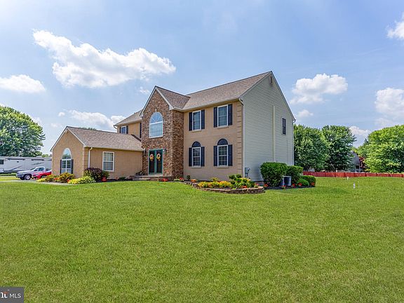 3rd image of 110 Rose Dr