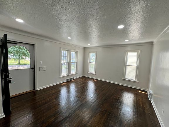 3rd image of 17604 Ponciana Ave