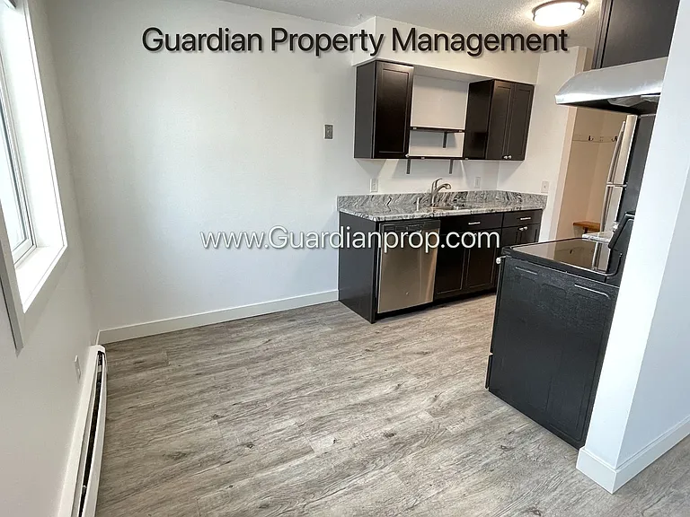 735 Tyler St NE #8 — Photo 6
