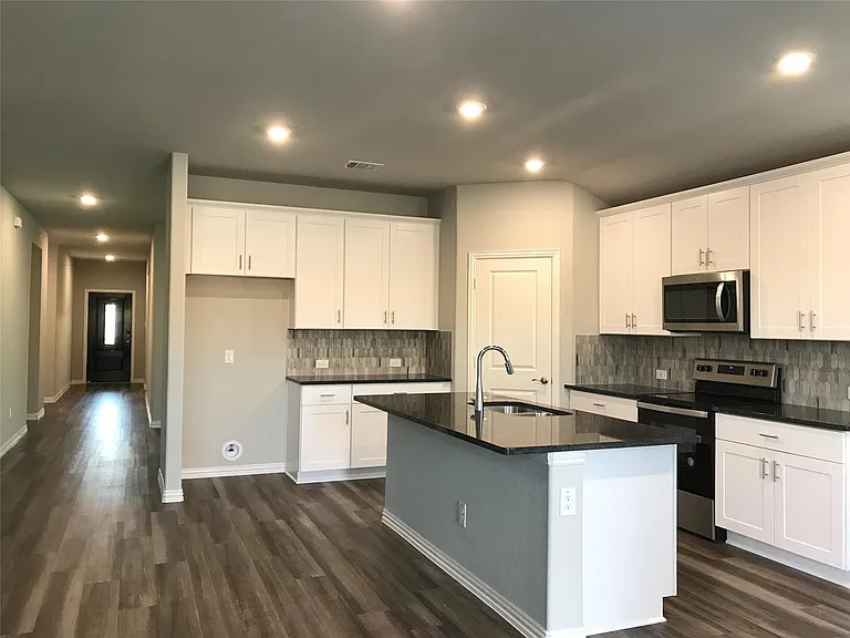 1806 Canyon Ln — Photo 2