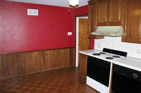 4th image of 8156 Belleview Ave