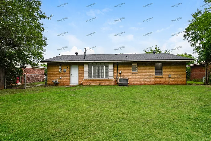 900 NE Katherine Pl — Photo 11