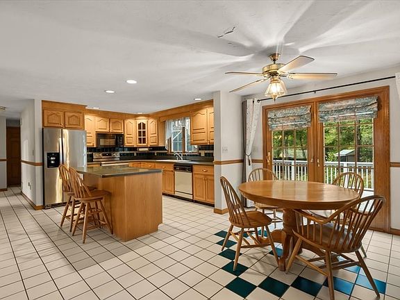 5th image of 104 Leonard Farm Rd