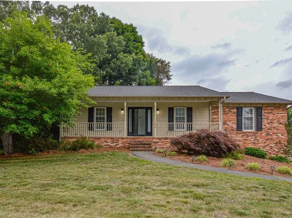 804 Newington Dr, Clemmons, NC 27012