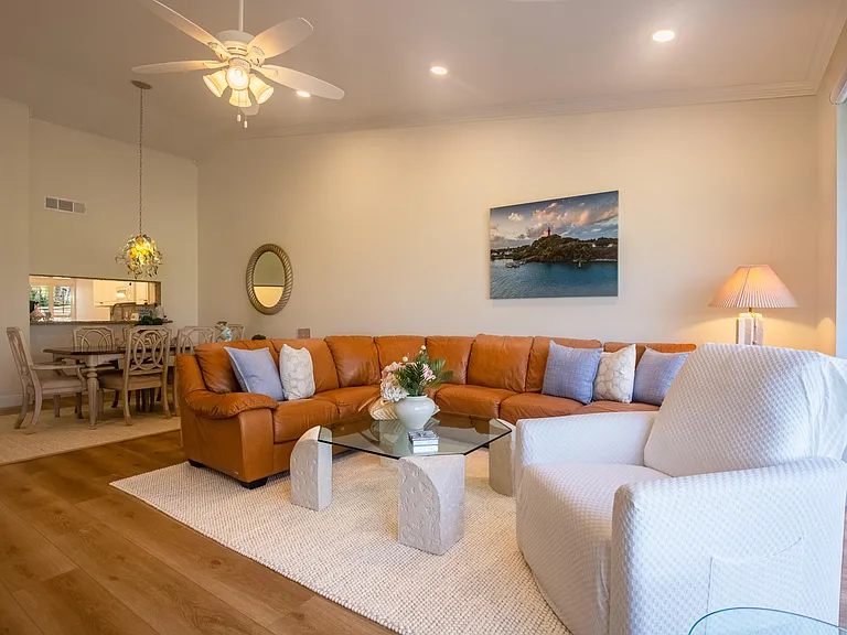 533 Prestwick Cir — Photo 5