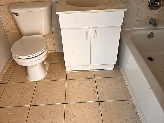 3rd image of 13702 Northern Blvd #2FA