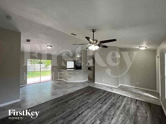3rd image of 2813 Parlay Ln