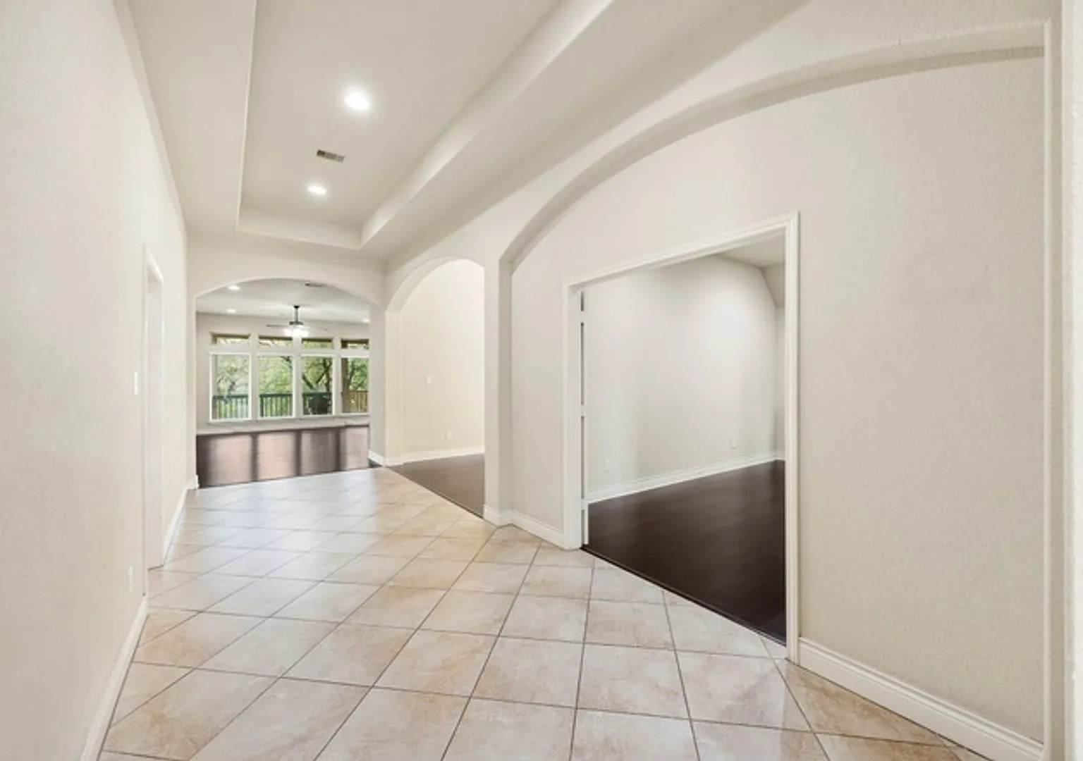 Spacious 4BR House in San Antonio — Photo 4