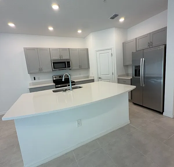 4830 Revolutionary Way — Photo 8