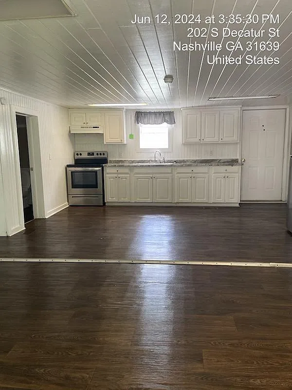 3 bed, 960 sqft, $955 — Photo 1