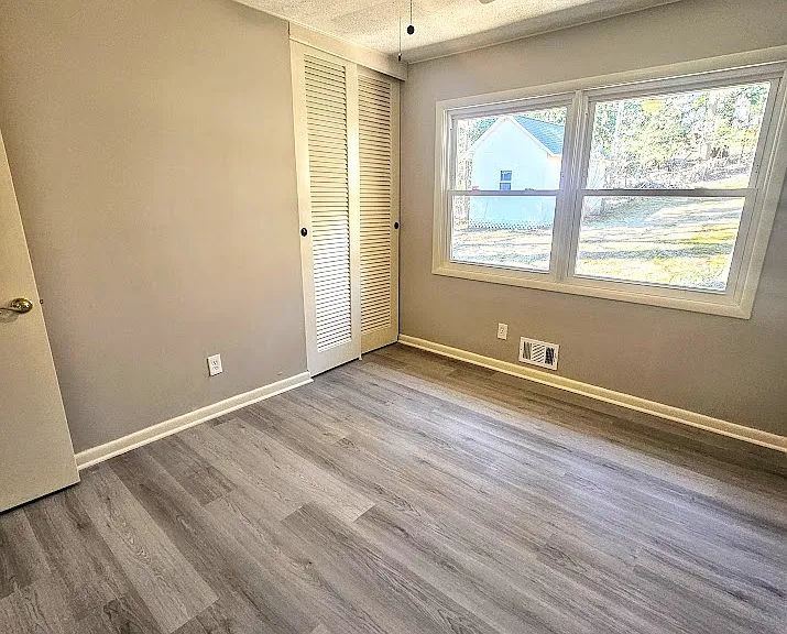 354 Windsor Dr SW — Photo 6