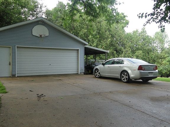 3rd image of 309 N Gill St