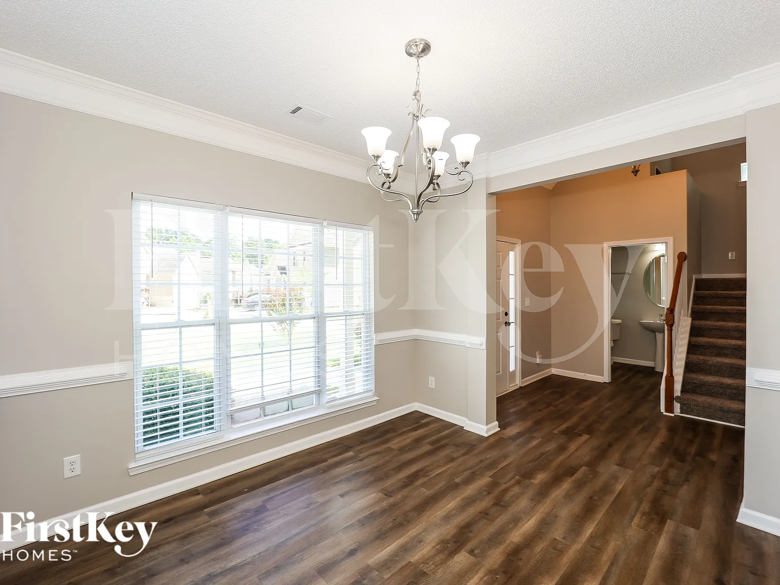 5 bed, 3.5 bath, 2526 sqft, $3,160 — Photo 3