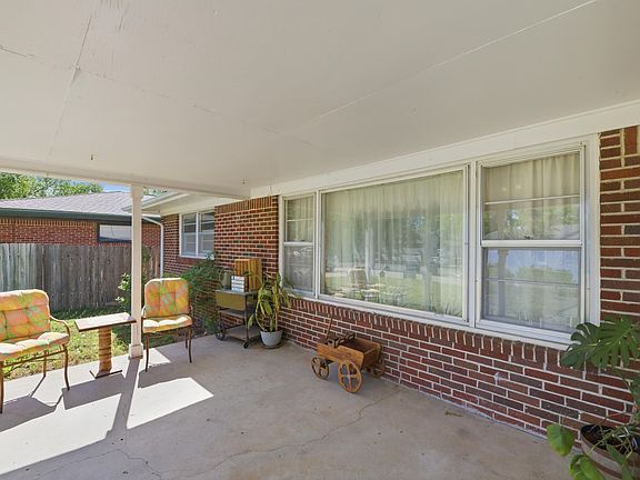 4th image of 419 E 9th Ave