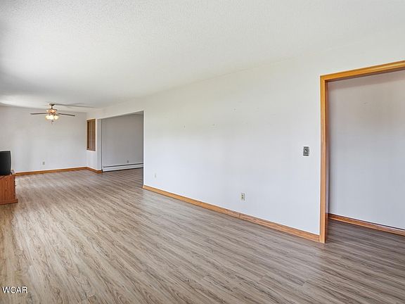 5th image of 1376 Fetter Rd