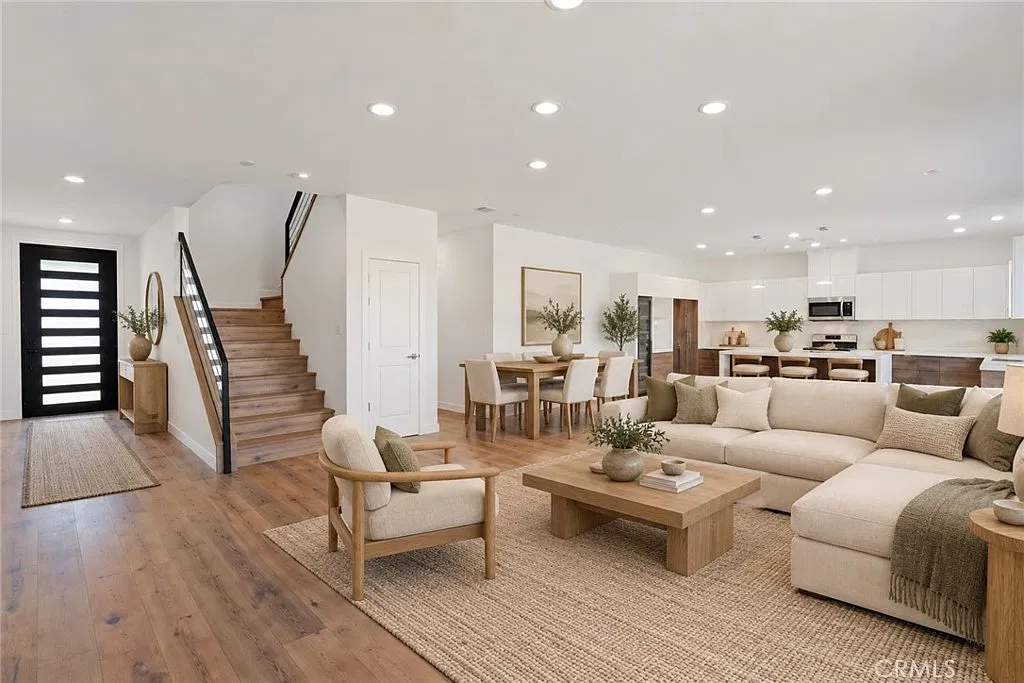 4 bed, 3.5 bath, 2000 sqft, $3,800 — Photo 2