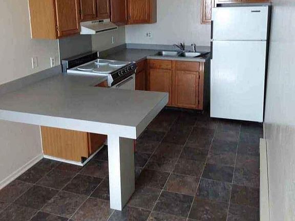 5th image of 215 S Ave E