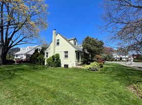 154 Leonard Cir, New Hyde Park, NY