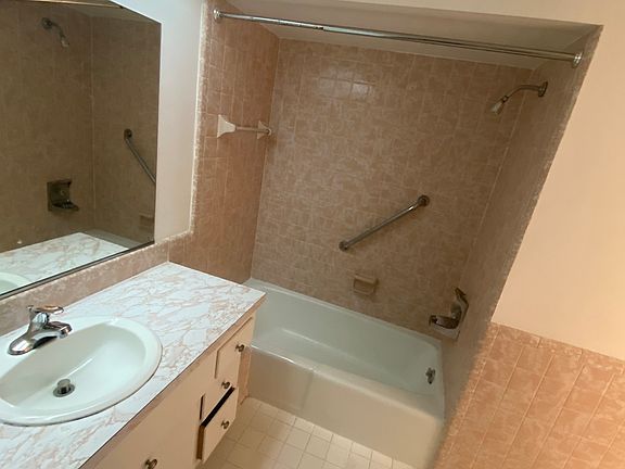 4th image of 4445 W Sylvania Ave #4A