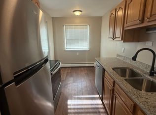 1022 Manvel St APT 8, Saint Paul, MN 55114