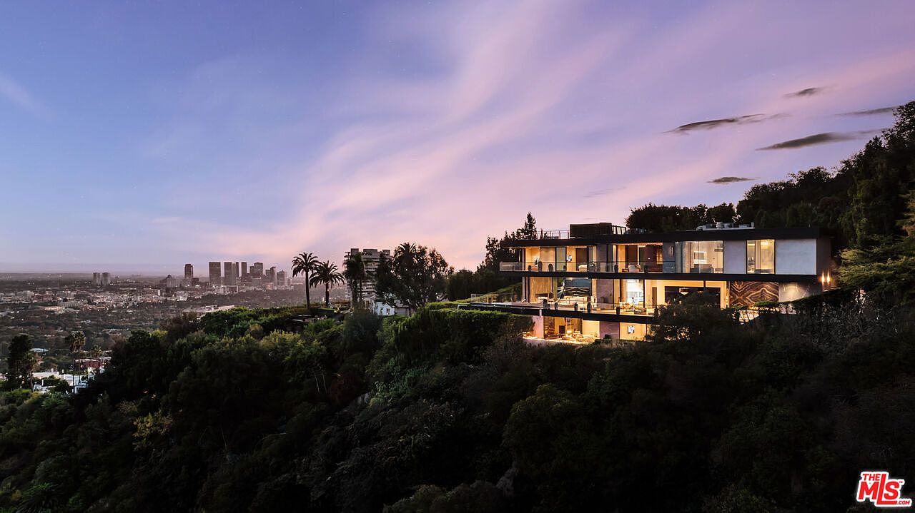 9199 Thrasher Ave, Los Angeles, CA 90069 | MLS #25613211 | Zillow