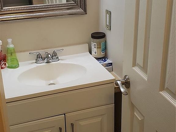 3rd image of 174 E Mansfield E #174