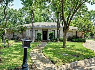 2017 Surrey Oaks Dr, Arlington, TX 76006