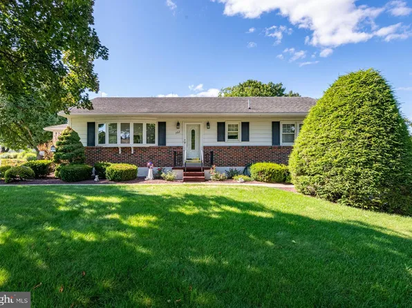 302 E 4th St, Bernville, PA 19506