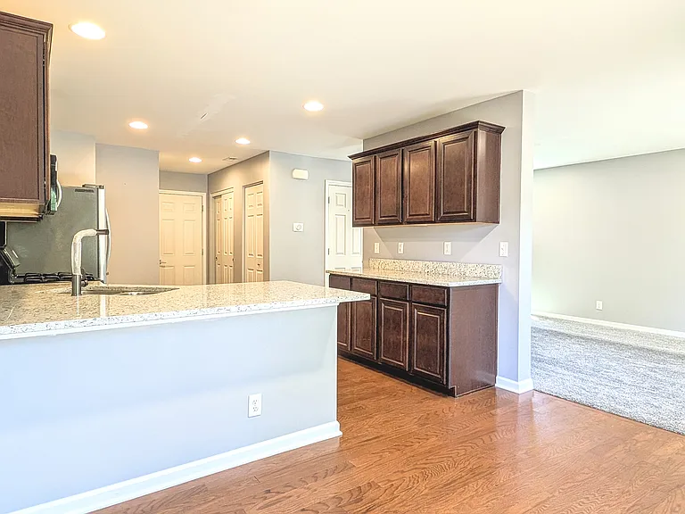2540 Carlisle Ln — Photo 10