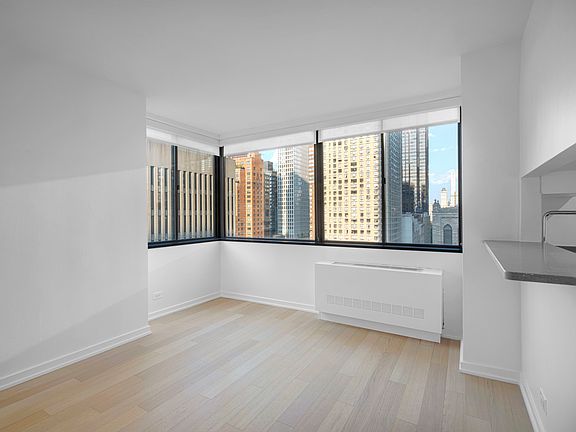 5th image of 124 W 60th St APT 10M