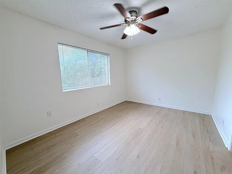 9900 Hundred Oaks Cir #A — Photo 13